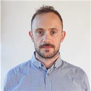 Docente di scuola superiore offre lezione di Letteratura Italiana e Storia